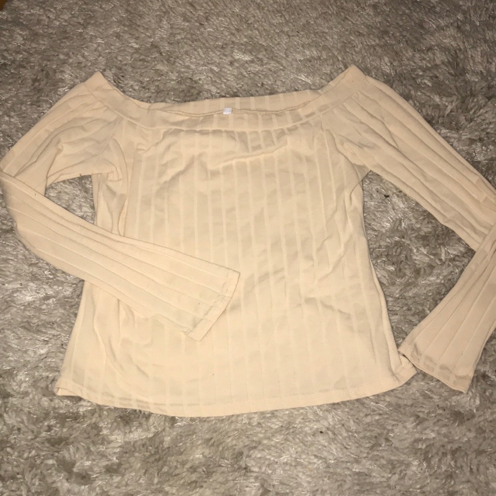 Off shoulder cropped top